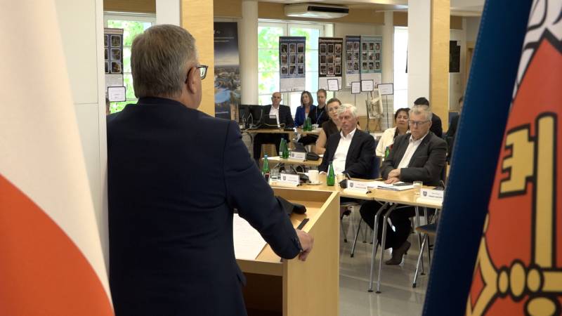 ABSOLUTORIUM DLA ZARZĄDU POWIATU